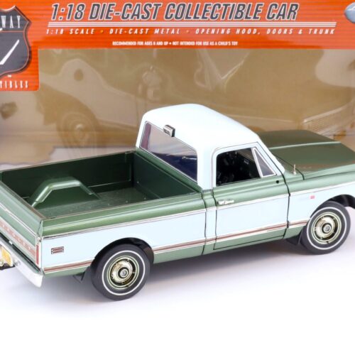 1:18 Highway61 Chevrolet Fleetside Pickup 1972 green metallic/ white 50815