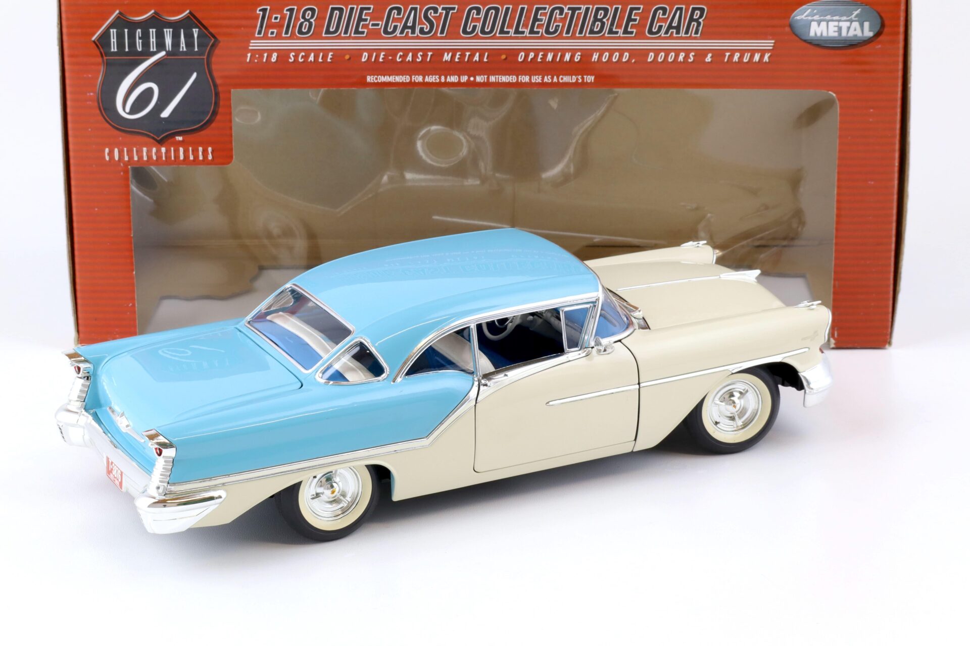 1:18 Highway61 Oldsmobile Super 88 light blue/ white 1957