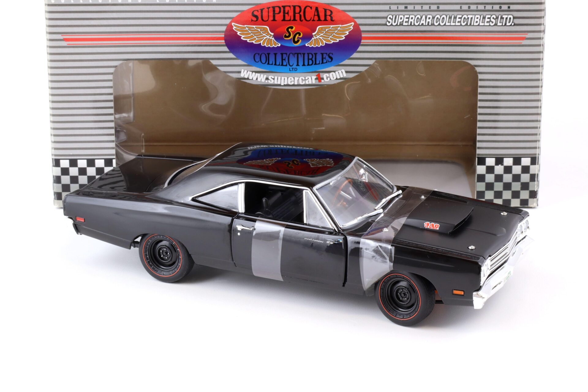 1:18 ERTL Supercar Collectibles 1969 1/2 Plymouth Roadrunner 440 6BBL black