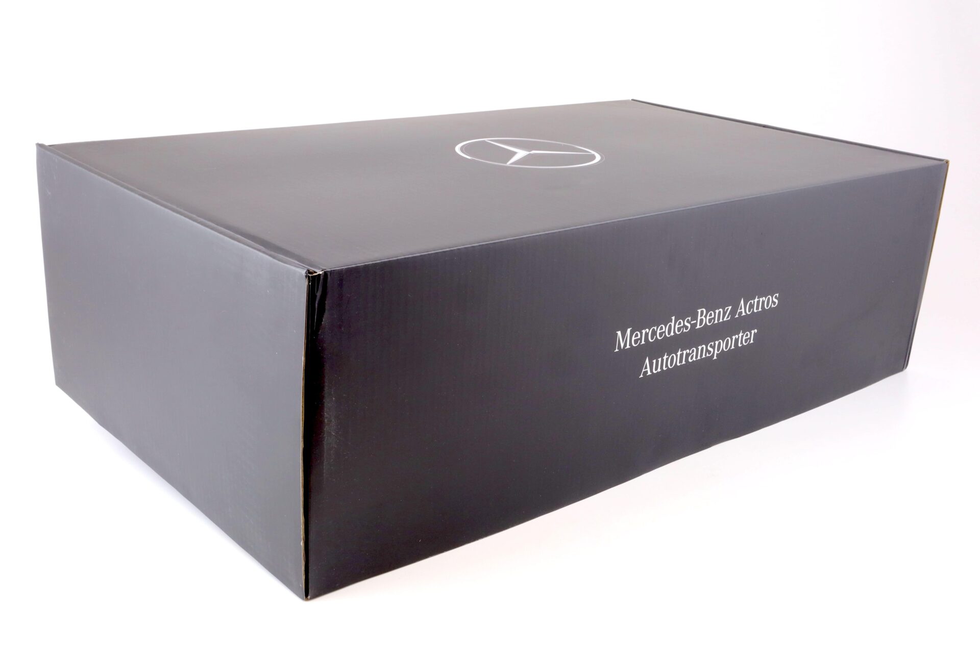 1:18 NZG Mercedes Actros Autotransporter LKW Edition 1 silver DEALER VERSION