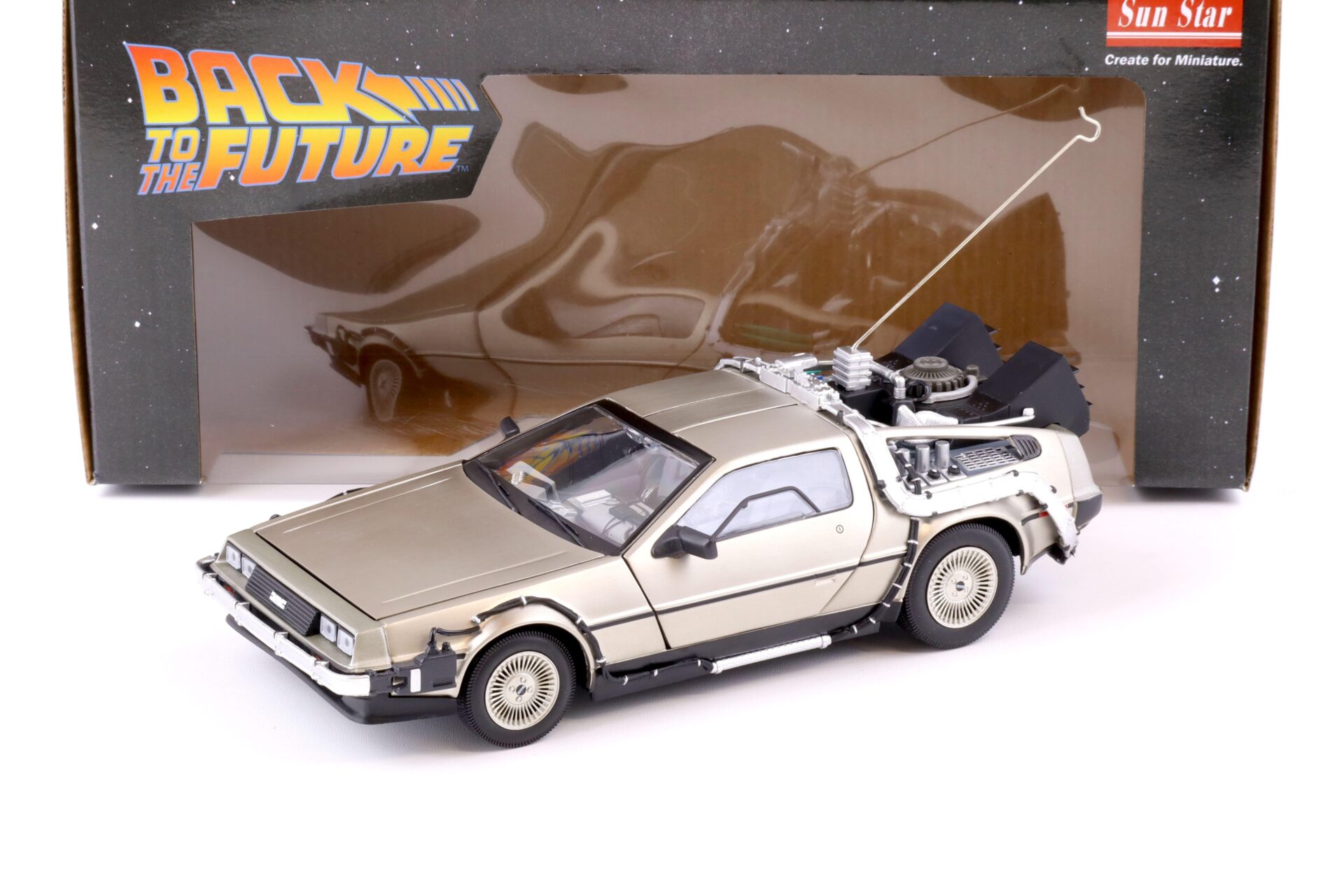 1:18 Sun Star 1983 Delorean DMC-12 Time Machine Back to the Future 1