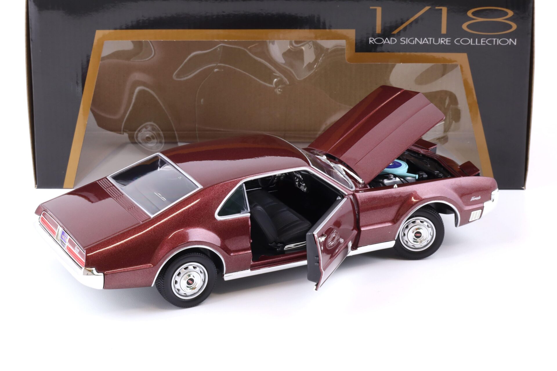 1:18 Road Signature 1966 Oldsmobile Tornado burgundy metallic