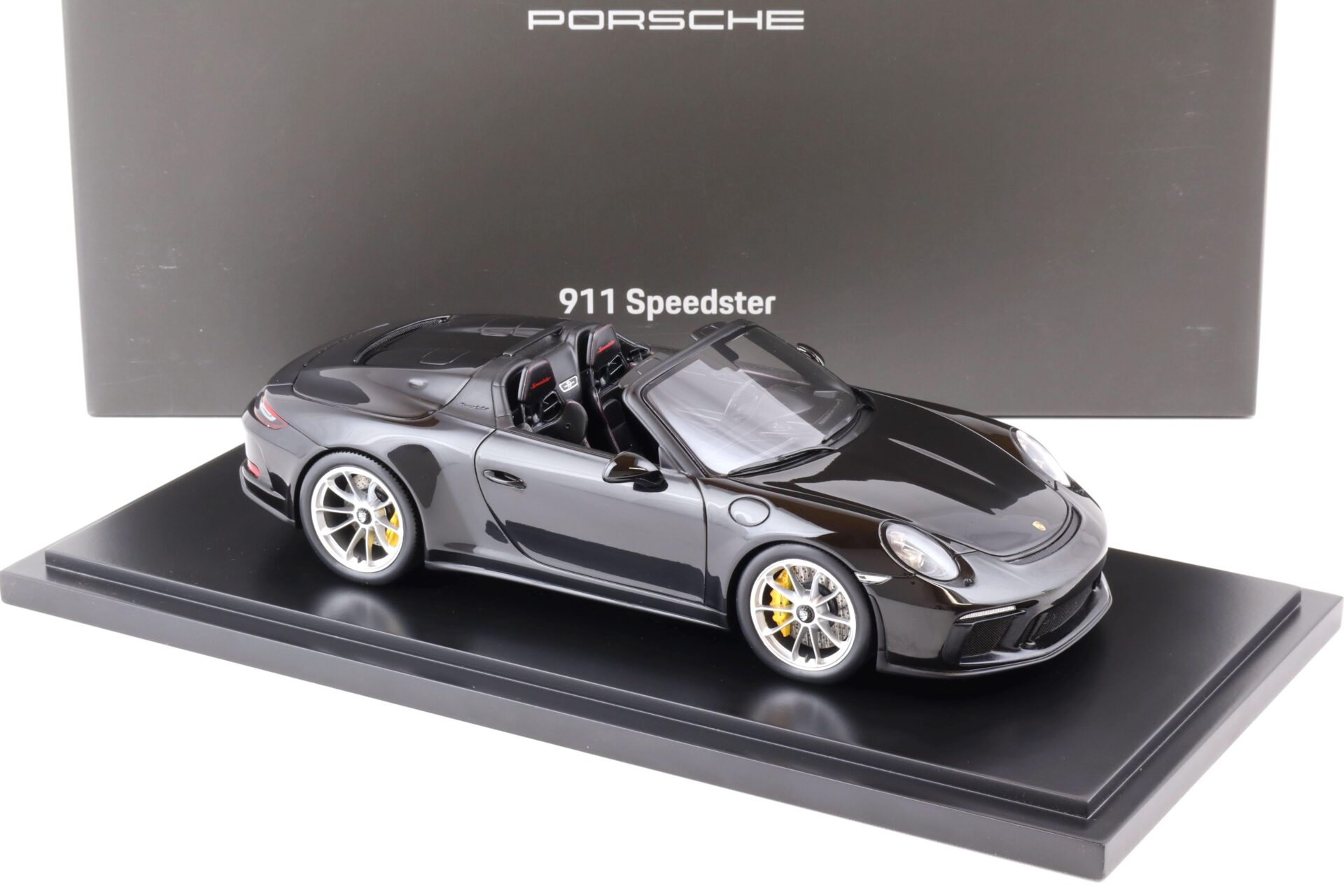 1:18 Spark Porsche 911 (991 II) Speedster black 2019 with display DEALER VERSION