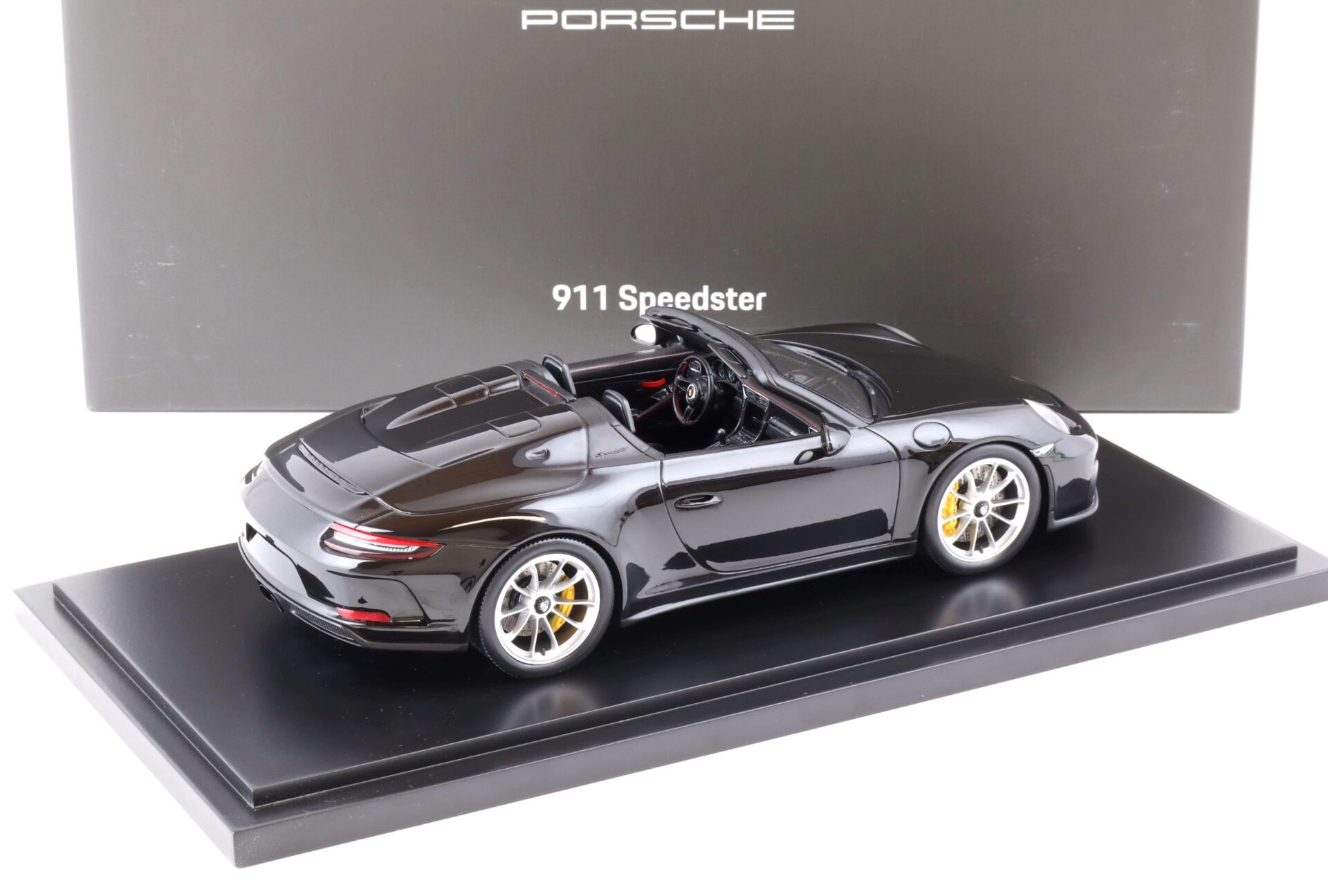 1:18 Spark Porsche 911 (991 II) Speedster black 2019 with display DEALER VERSION