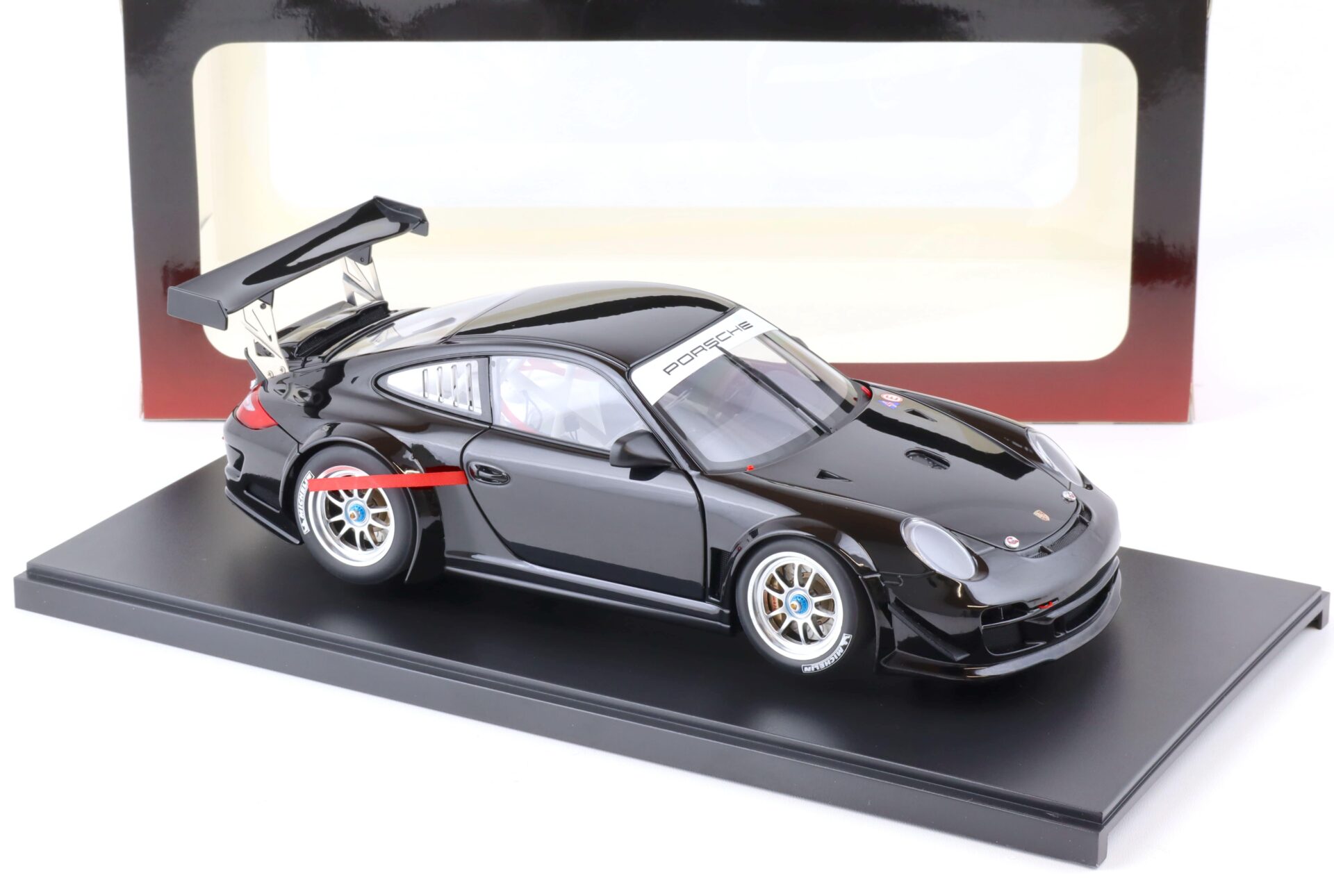 1:18 AUTOart Porsche 911 (997) GT3 R Plain Body Version 2010 black 81071
