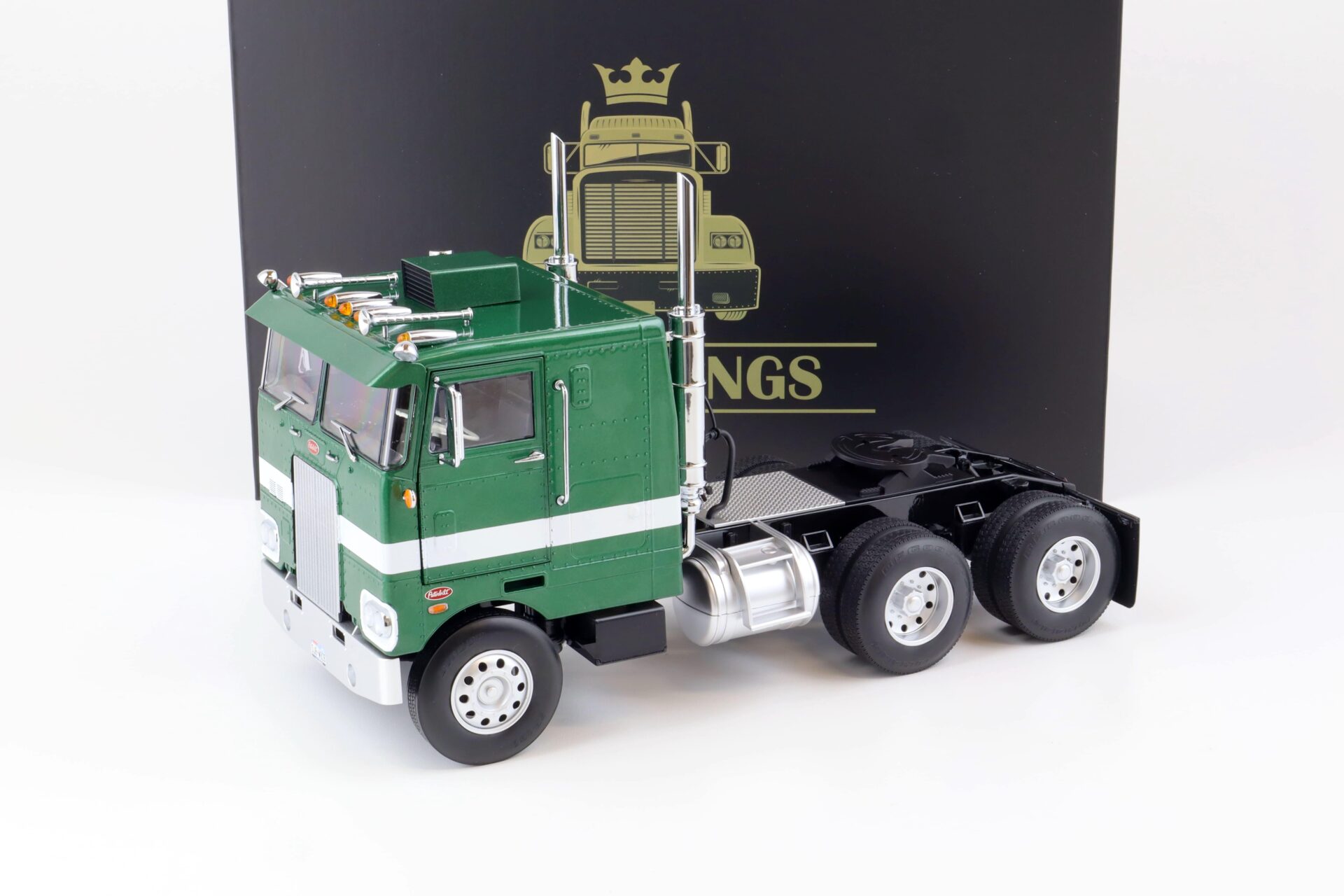 1:18 Road Kings LKW Peterbilt 352 Pacemaker 1977-1979 green metallic/ white