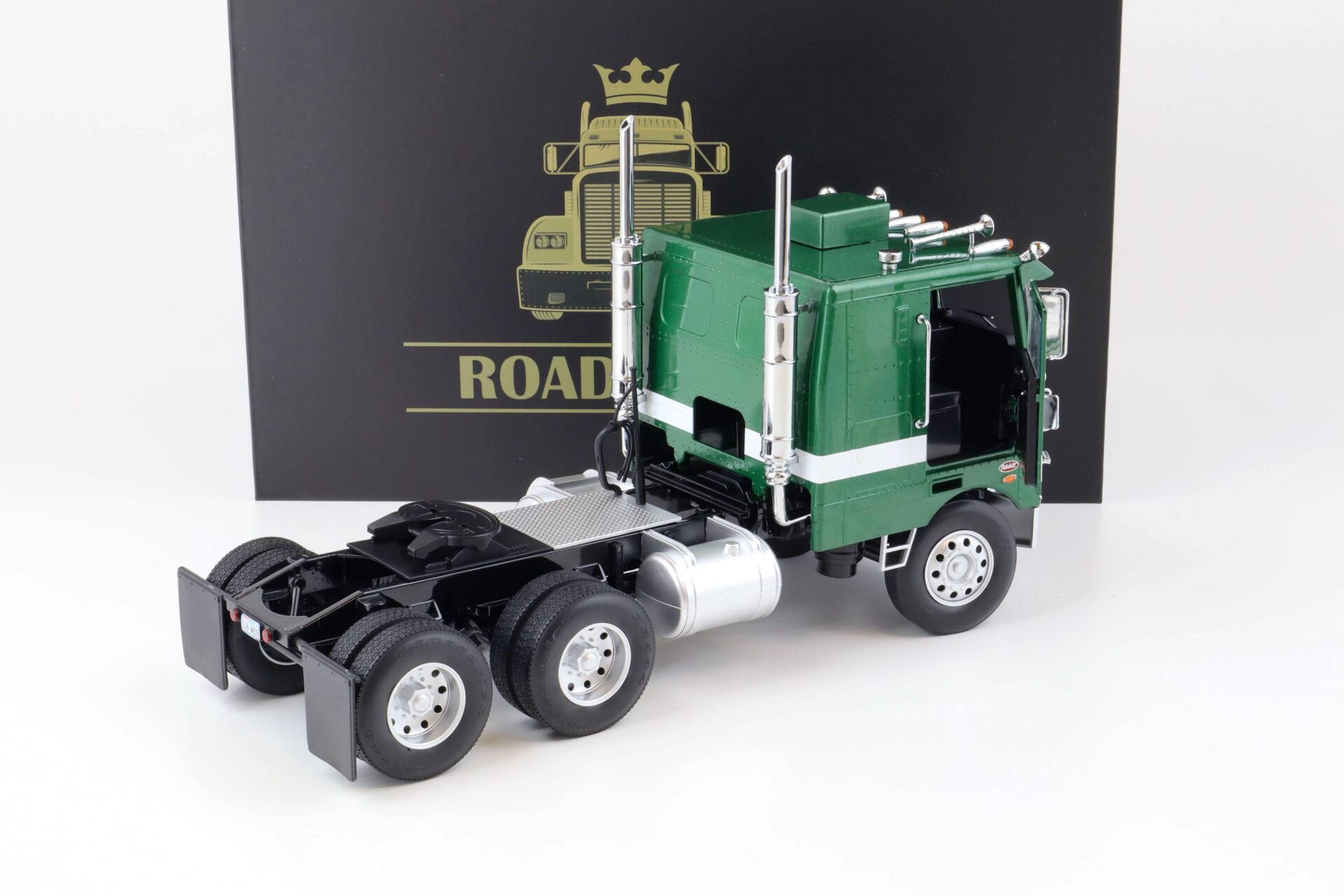 1:18 Road Kings LKW Peterbilt 352 Pacemaker 1977-1979 green metallic/ white