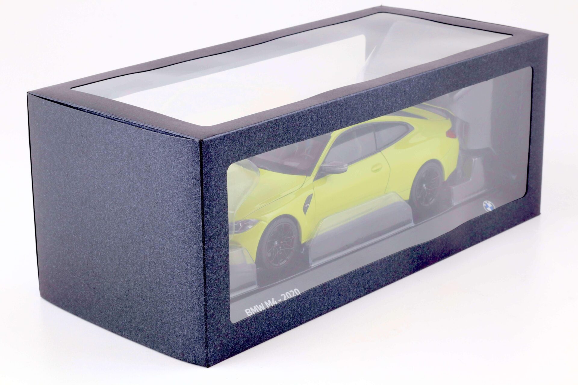 1:18 Minichamps BMW M4 (G82) Coupe 2020 Sao Paulo yellow DEALER VERSION