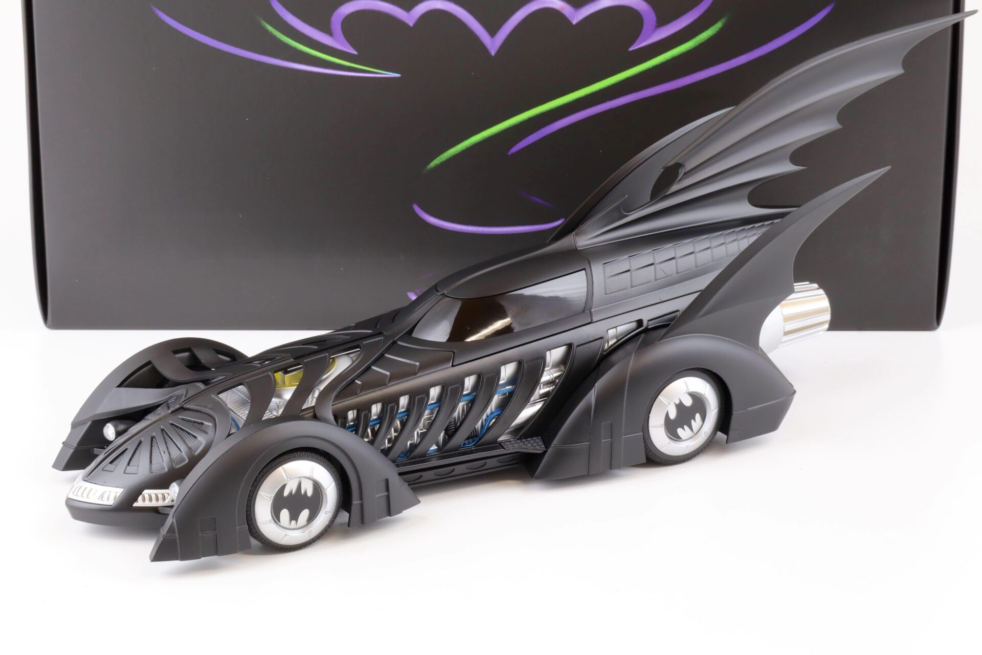 1:18 Hot Wheels Batman Forever Batmobile 1995 matt black BLY43