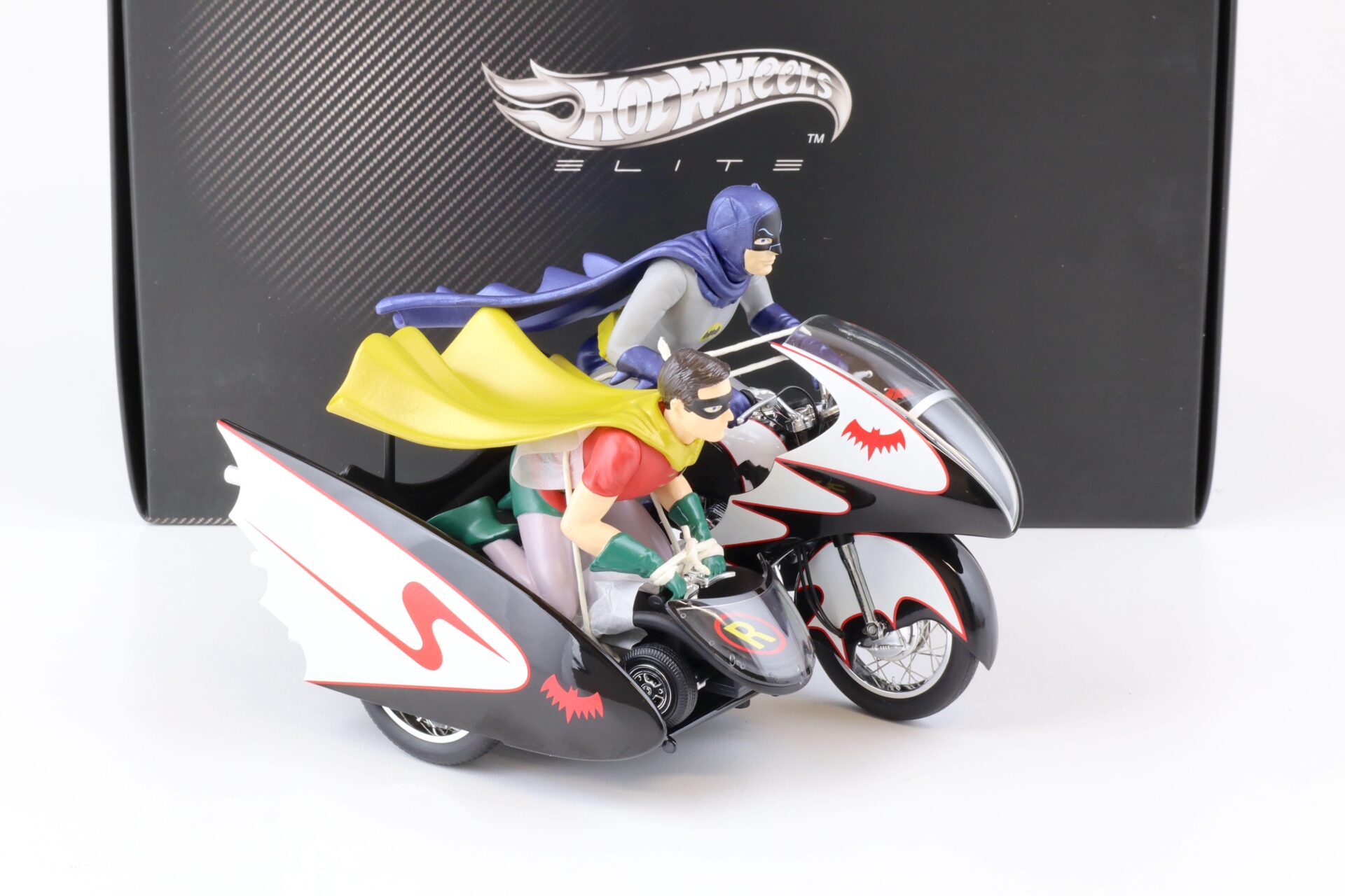 1:12 Hot Wheels Elite BATMAN Classic TV Series Batcycle with Batman and Robin