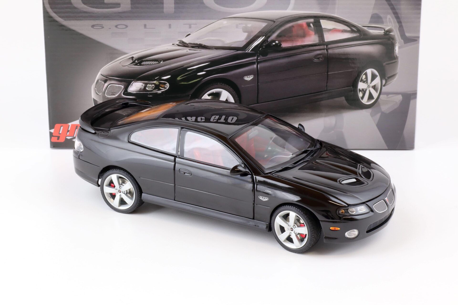 1:18 GMP 2006 Pontiac GTO Coupe phantom black with red interior 18981