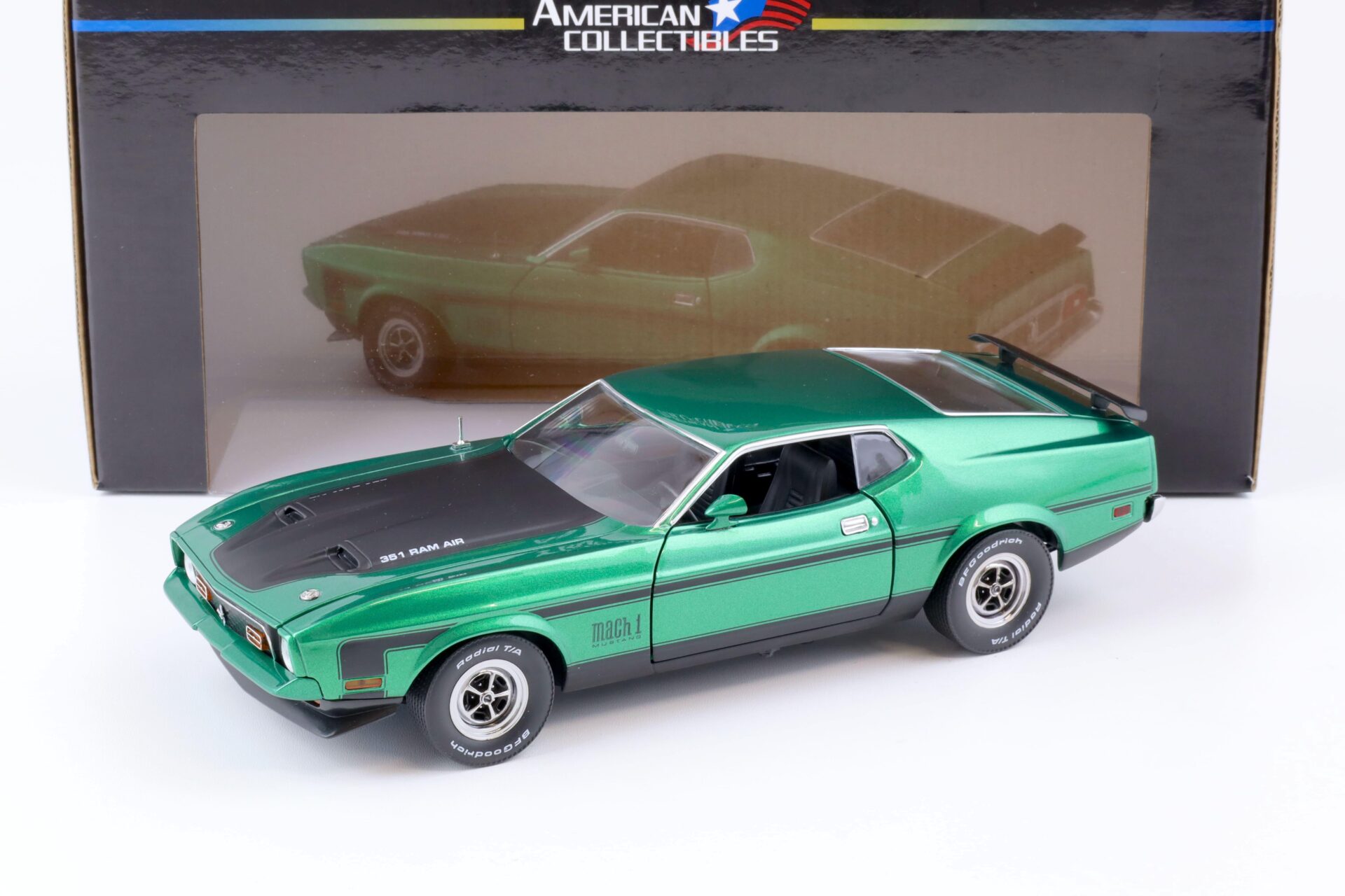 1:18 Sun Star 1971 Ford Mustang Mach 1 Coupe Ram Air 351 green metallic