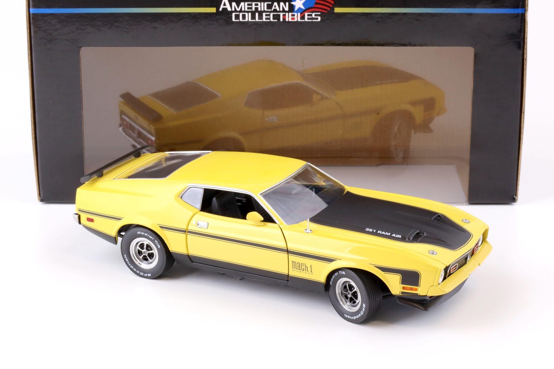 1:18 Sun Star 1971 Ford Mustang Mach 1 Coupe Ram Air 351 yellow