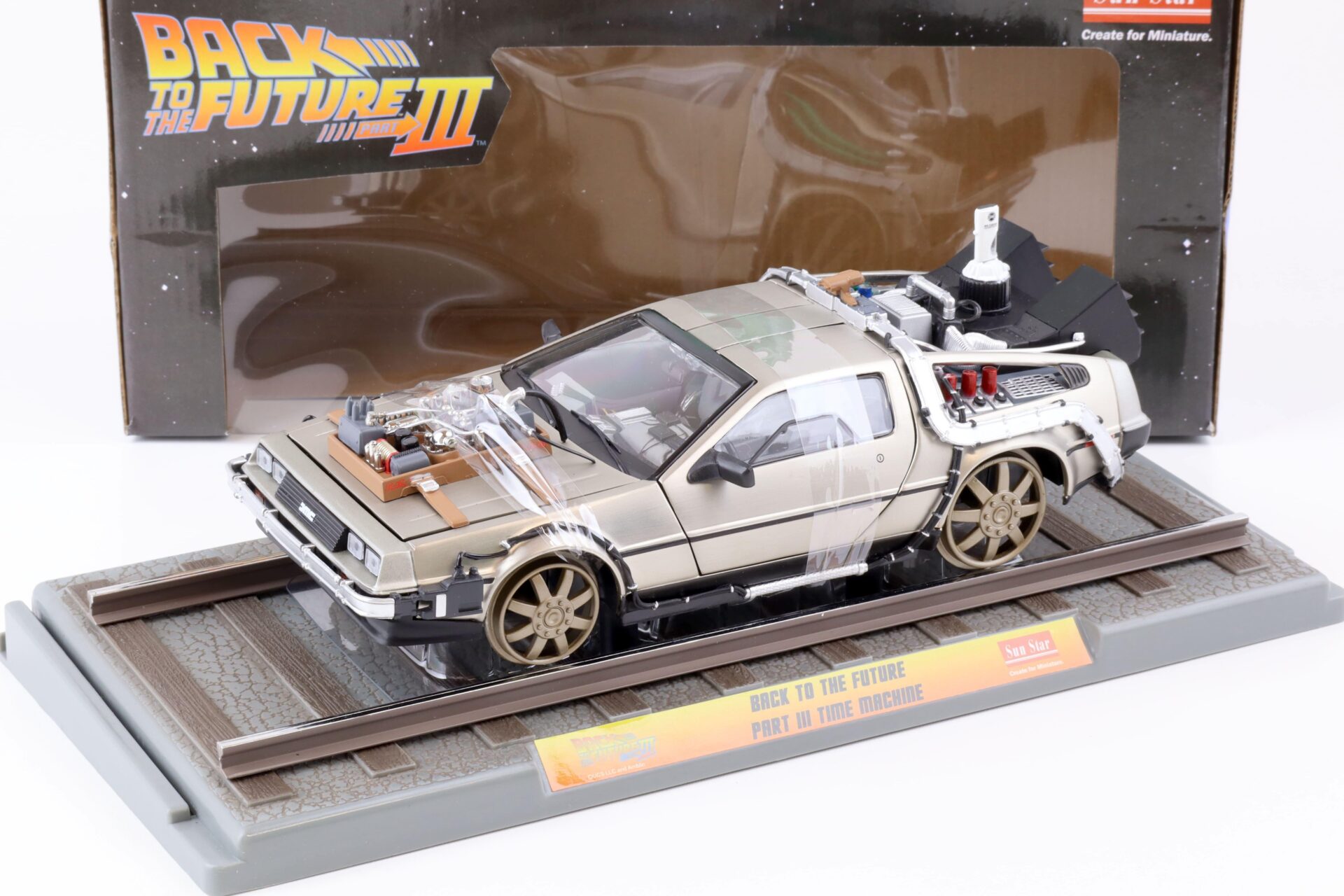 1:18 Sun Star 1987 Delorean DMC-12 Time Machine Back to the Future 3 Rail Road Version