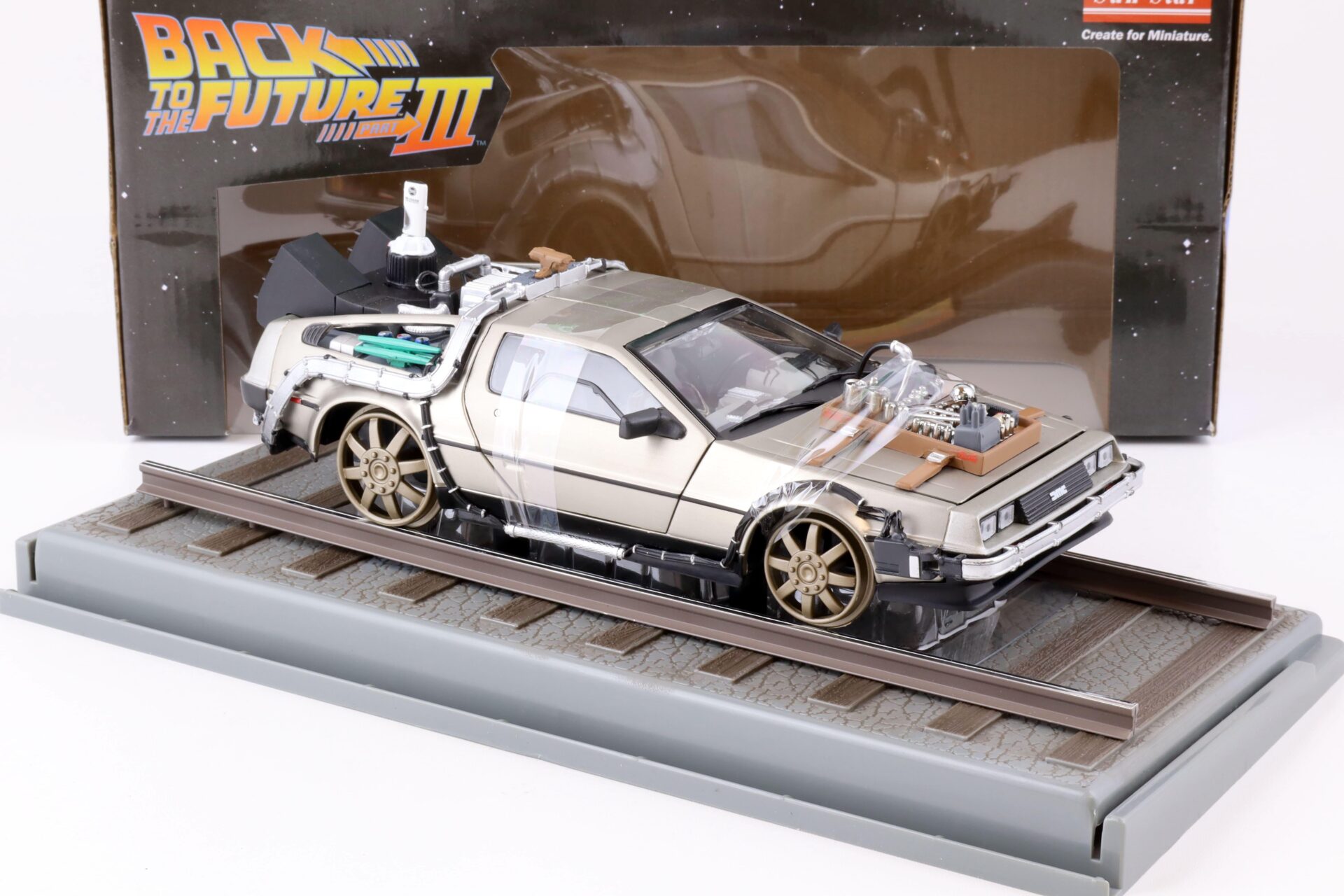 1:18 Sun Star 1987 Delorean DMC-12 Time Machine Back to the Future 3 Rail Road Version