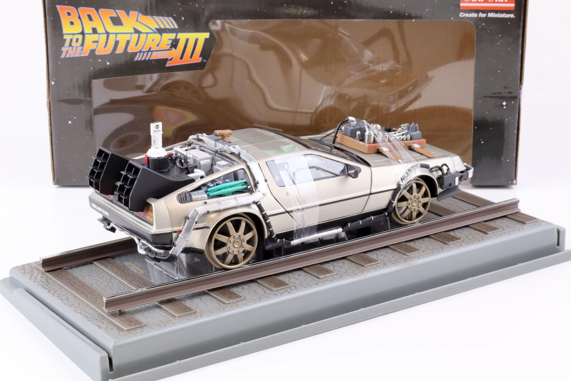 1:18 Sun Star 1987 Delorean DMC-12 Time Machine Back to the Future 3 Rail Road Version