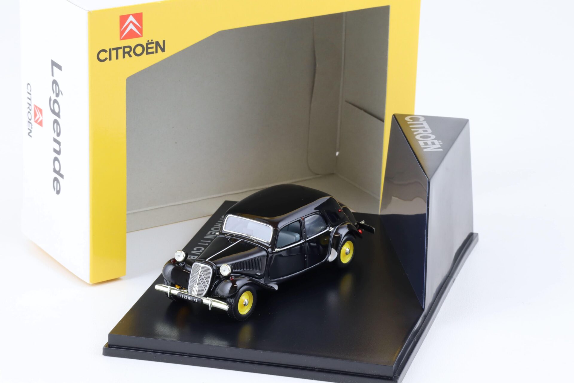 1:43 Norev Citroen 11 CV Berline 1953 black DEALER VERSION