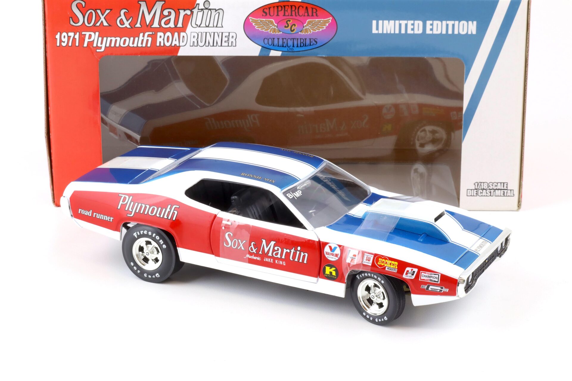 1:18 ERTL 1971 Plymouth Road Runner Sox & Martin white/ blue/ red