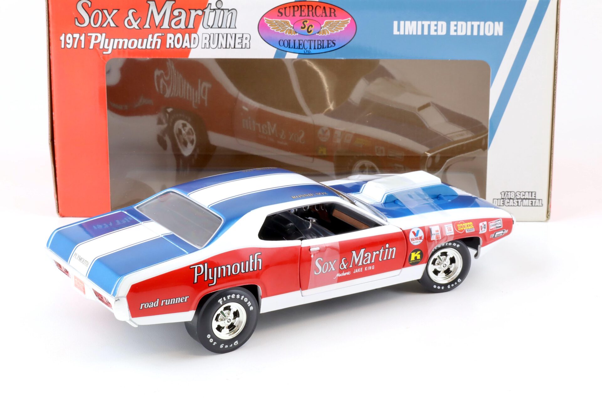 1:18 ERTL 1971 Plymouth Road Runner Sox & Martin white/ blue/ red