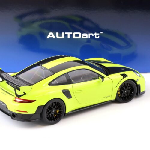 1:18 AUTOart Porsche 911 (991.2) GT2 RS 2017 Weissach Package acid green 78187