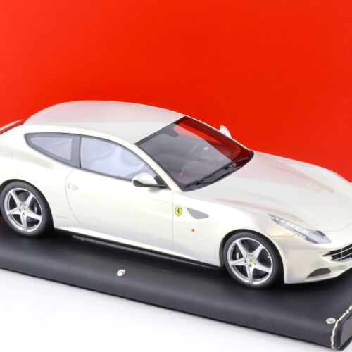 1:18 MR Collection Ferrari FF white/ silver pearl FERR04B