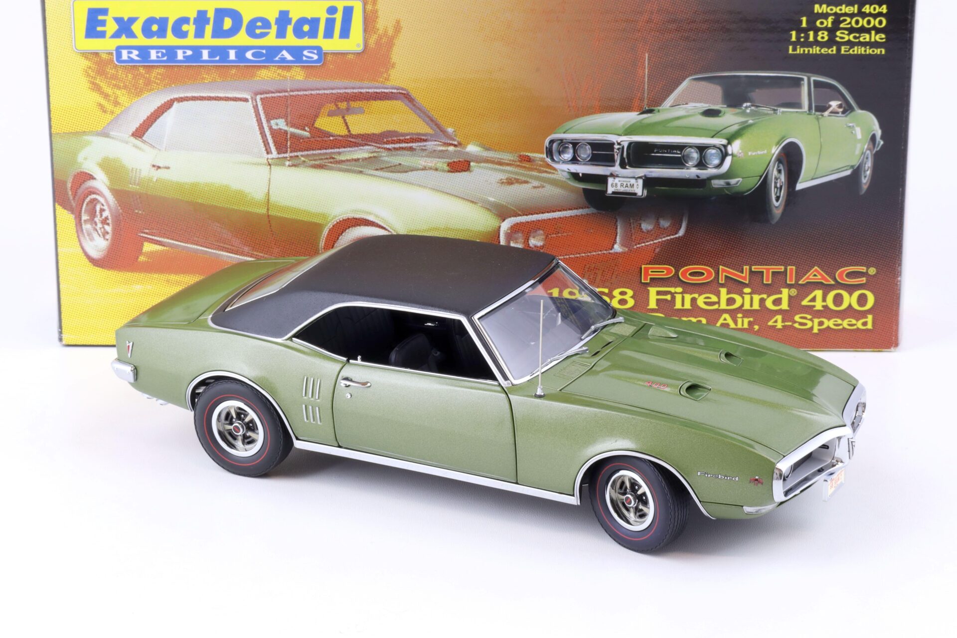 1:18 Exact Detail 1968 Pontiac Firebird 400 Ram Air, 4-Speed green metallic with vinyl roof