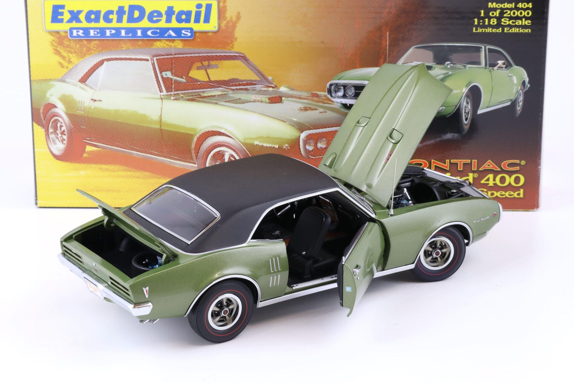 1:18 Exact Detail 1968 Pontiac Firebird 400 Ram Air, 4-Speed green metallic with vinyl roof