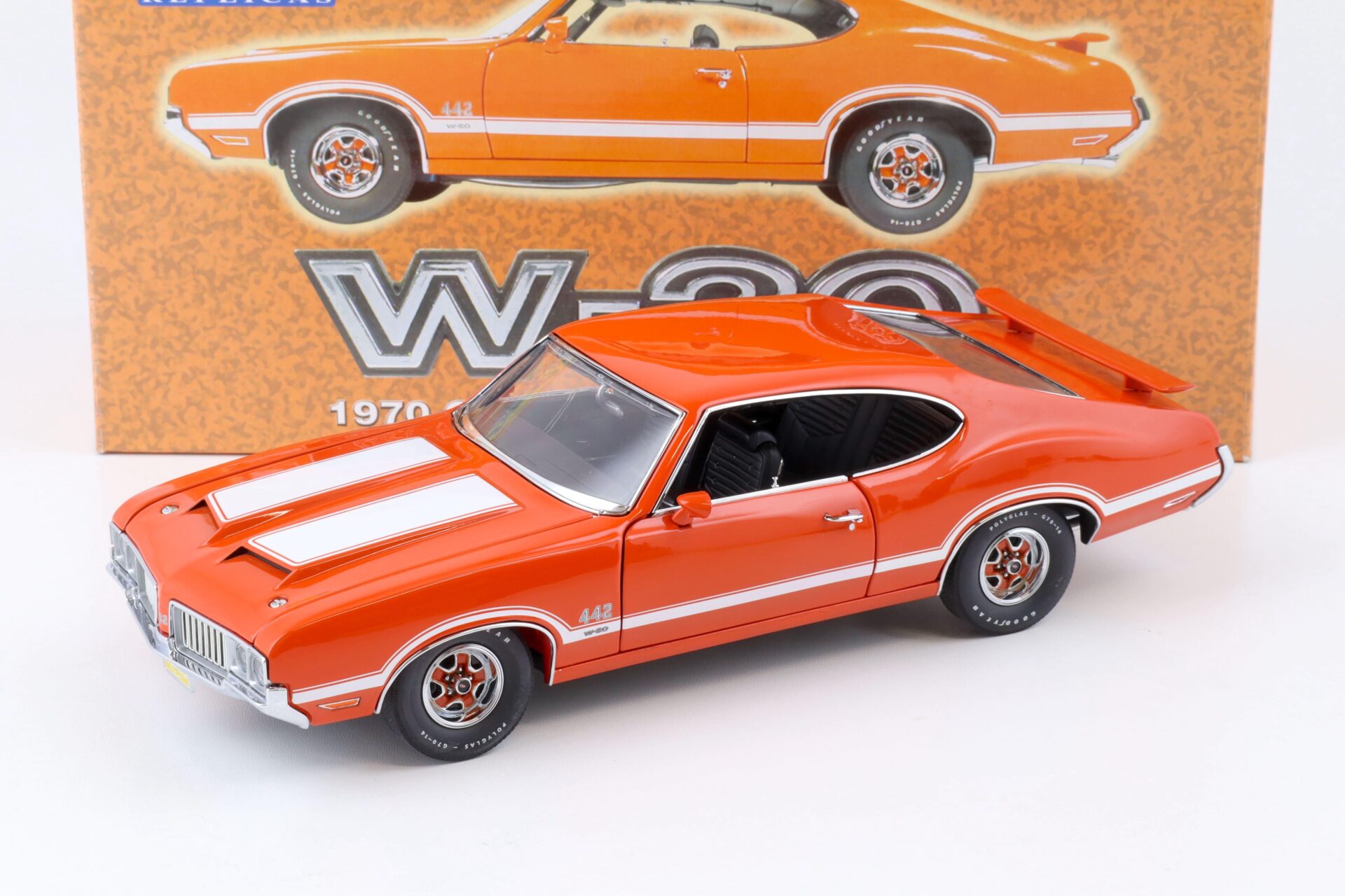 1:18 Exact Detail 1970 Oldsmobile 442 W-30 Coupe orange/ white