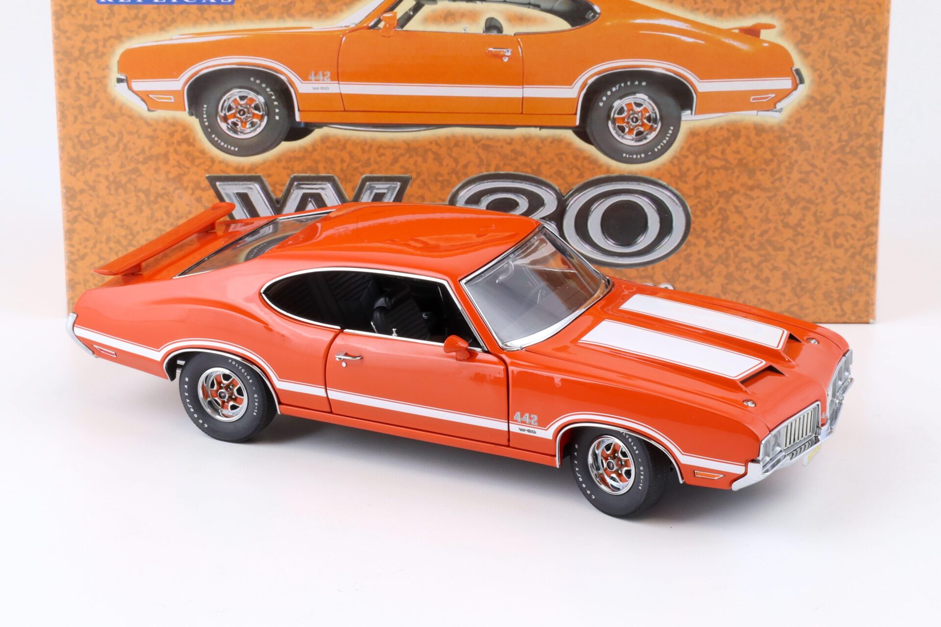 1:18 Exact Detail 1970 Oldsmobile 442 W-30 Coupe orange/ white