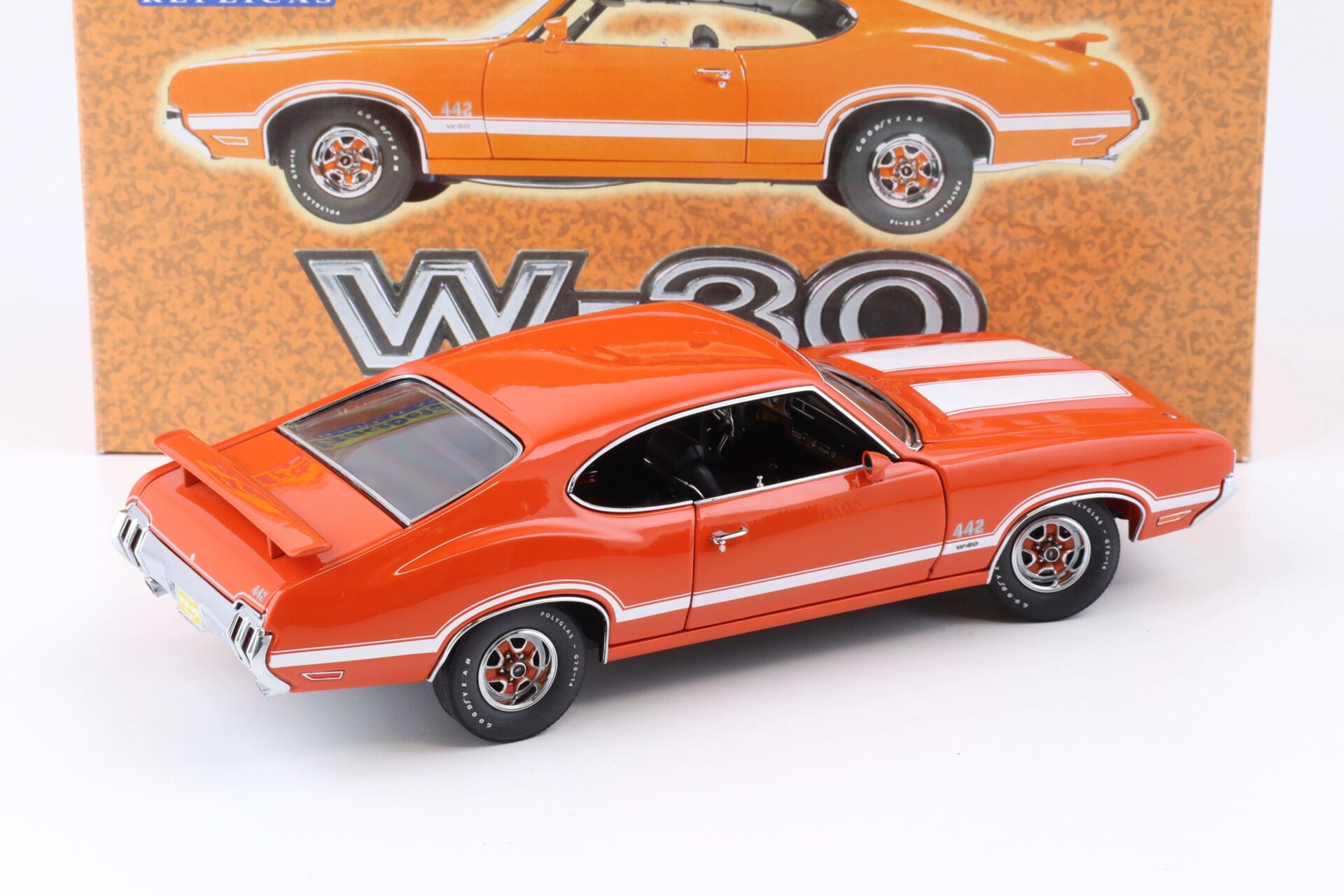 1:18 Exact Detail 1970 Oldsmobile 442 W-30 Coupe orange/ white