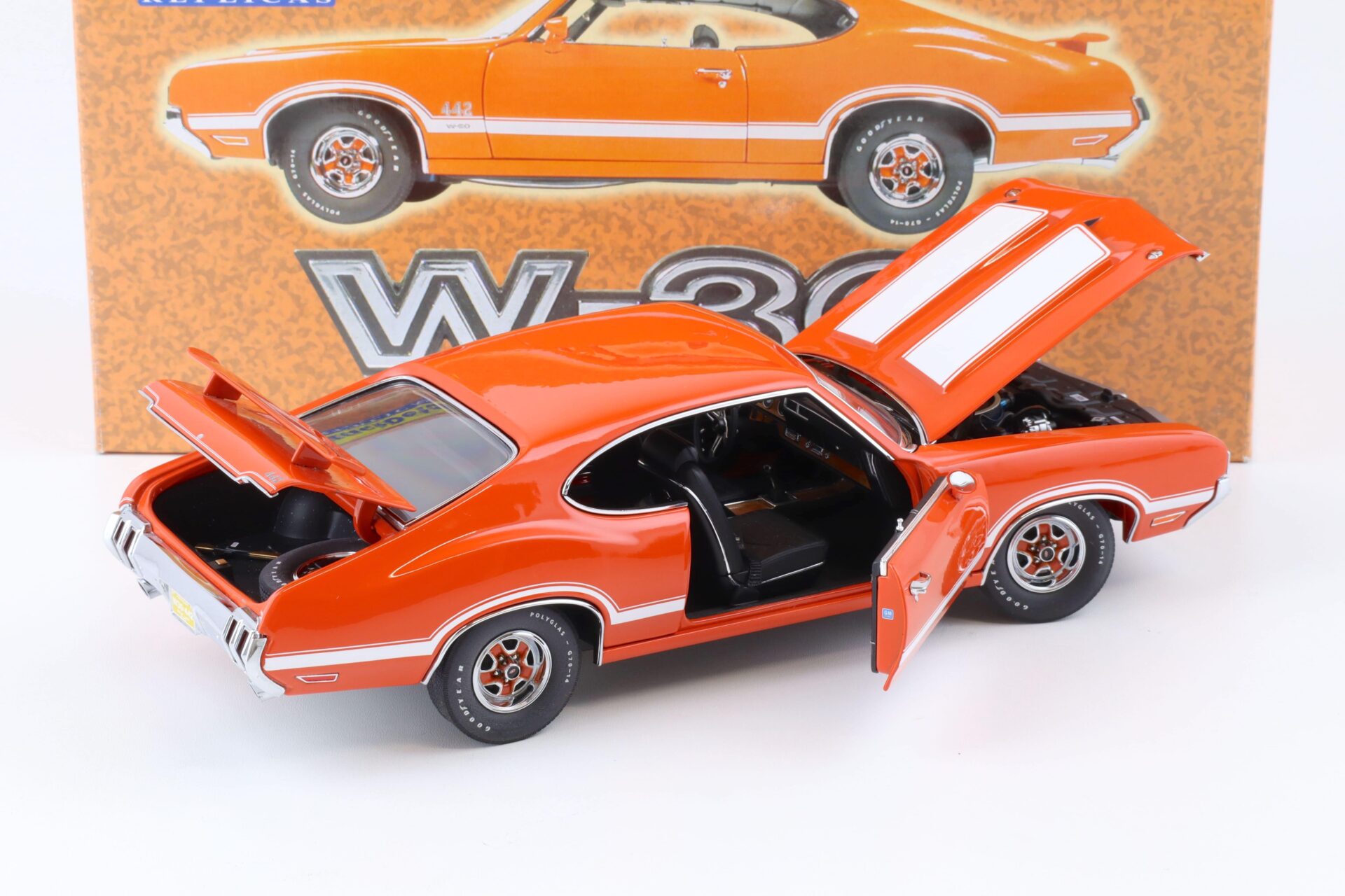 1:18 Exact Detail 1970 Oldsmobile 442 W-30 Coupe orange/ white