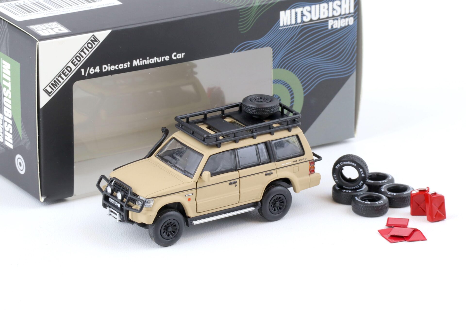 1:64 BMC BM Creations 1996 Mitsubishi Pajero 2nd. Gen. RHD Jungle Pack matt ivory