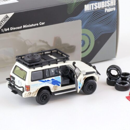 1:64 BMC BM Creations 1996 Mitsubishi Pajero 2nd. Gen. RHD Jungle Pack white