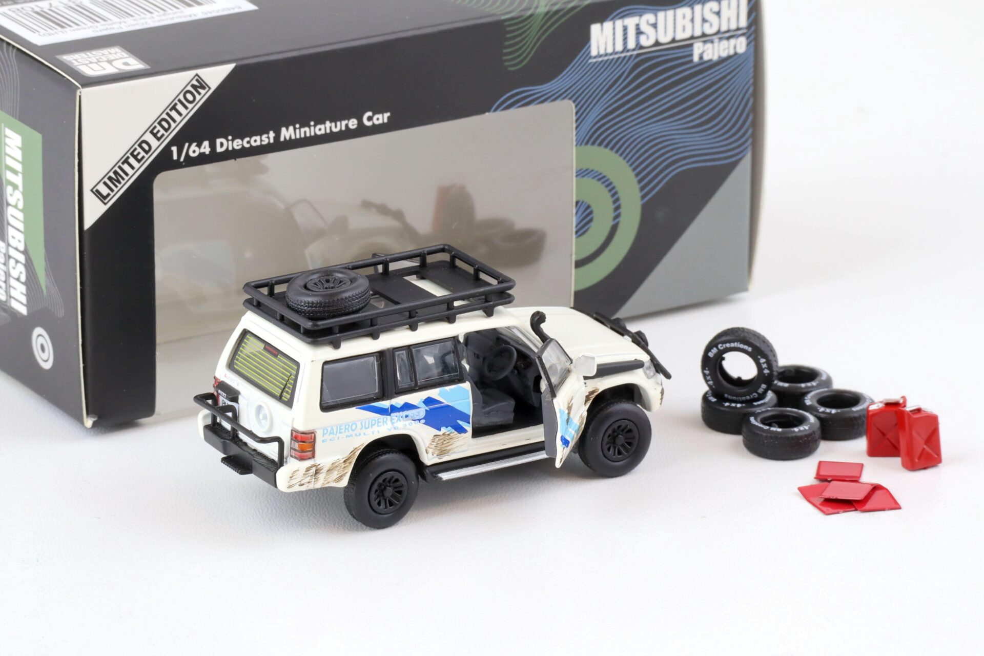 1:64 BMC BM Creations 1996 Mitsubishi Pajero 2nd. Gen. RHD Jungle Pack white