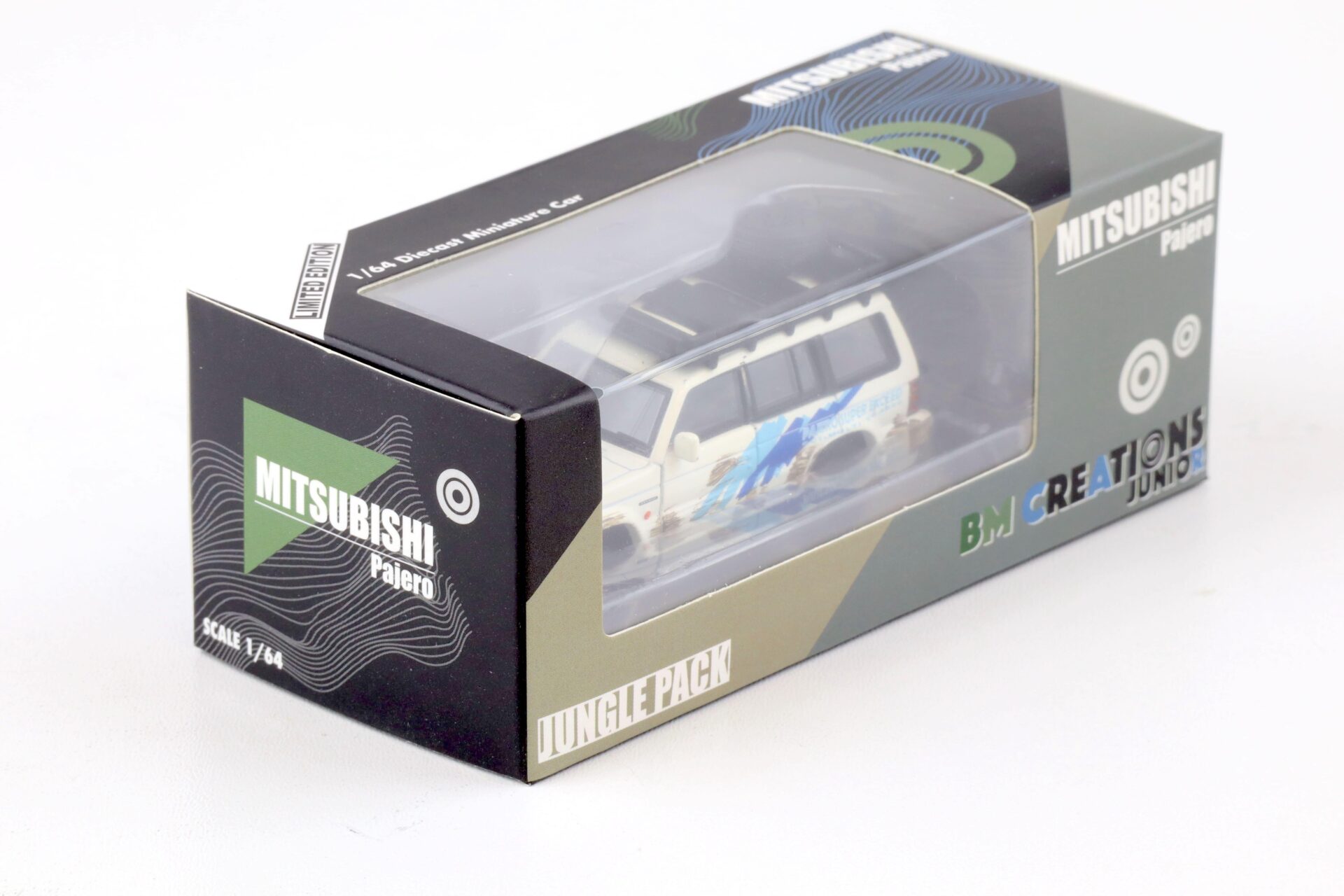 1:64 BMC BM Creations 1996 Mitsubishi Pajero 2nd. Gen. RHD Jungle Pack white