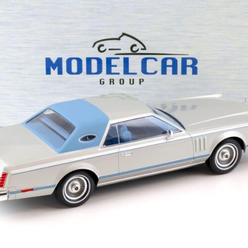 1:18 MCG Lincoln Continental Mark V 1978 silver metallic/ light blue