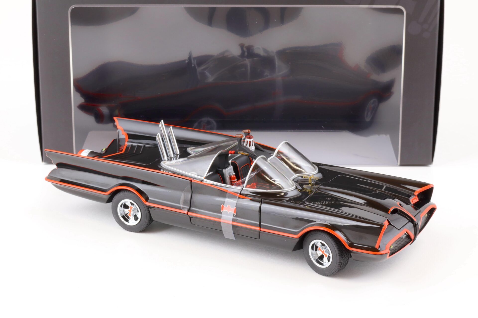 1:18 Hot Wheels Elite 1966 BATMAN TV Series Batmobile black L7130