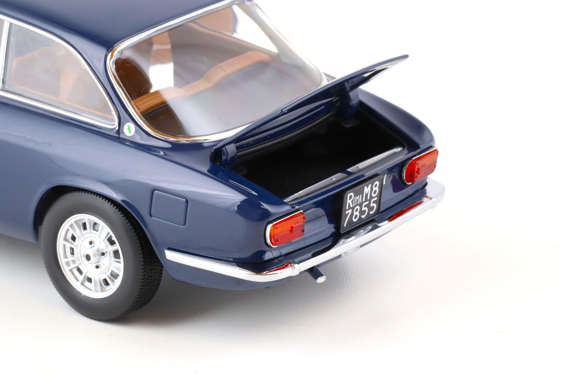 1:18 Norev Alfa Romeo 1300 GT Junior Coupe 1973 dark blue - Limited 500 pcs.