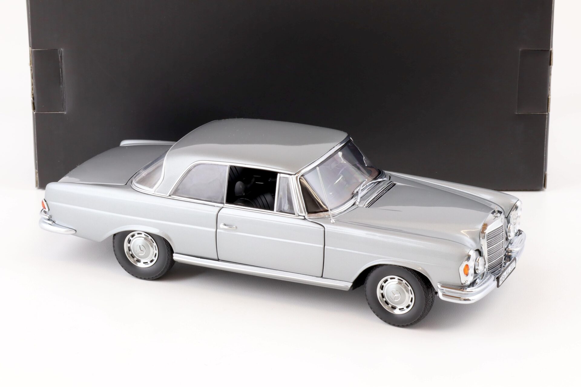 1:18 Norev Mercedes 280 SE CoupÃ© 1969 grey metallic 183529