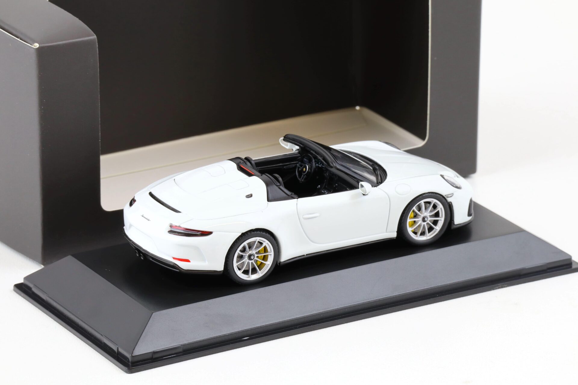1:43 Spark Porsche 911 (991) Speedster 2019 white WAP DEALER VERSION