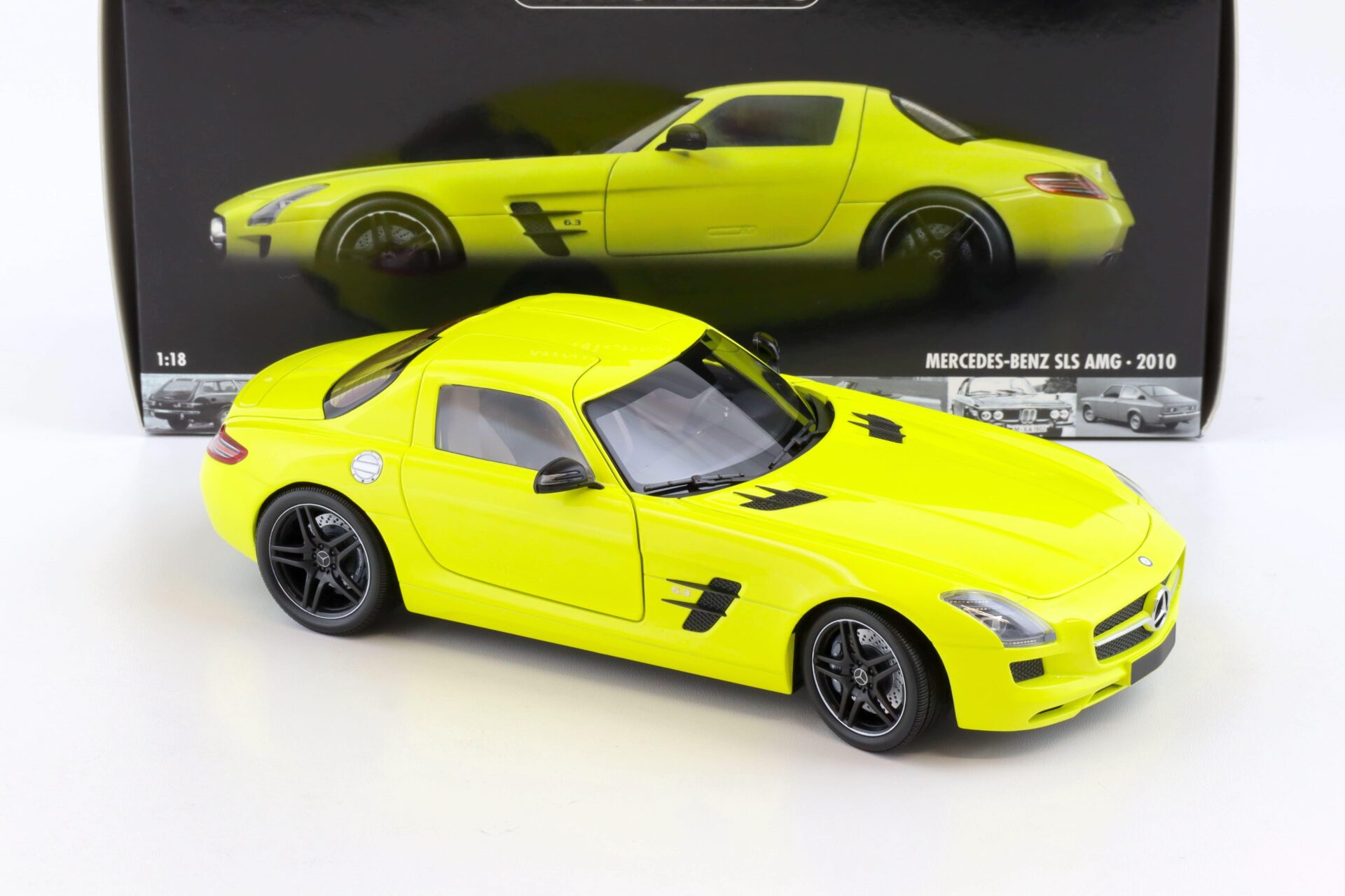 1:18 Minichamps Mercedes SLS AMG Coupe 2010 yellow