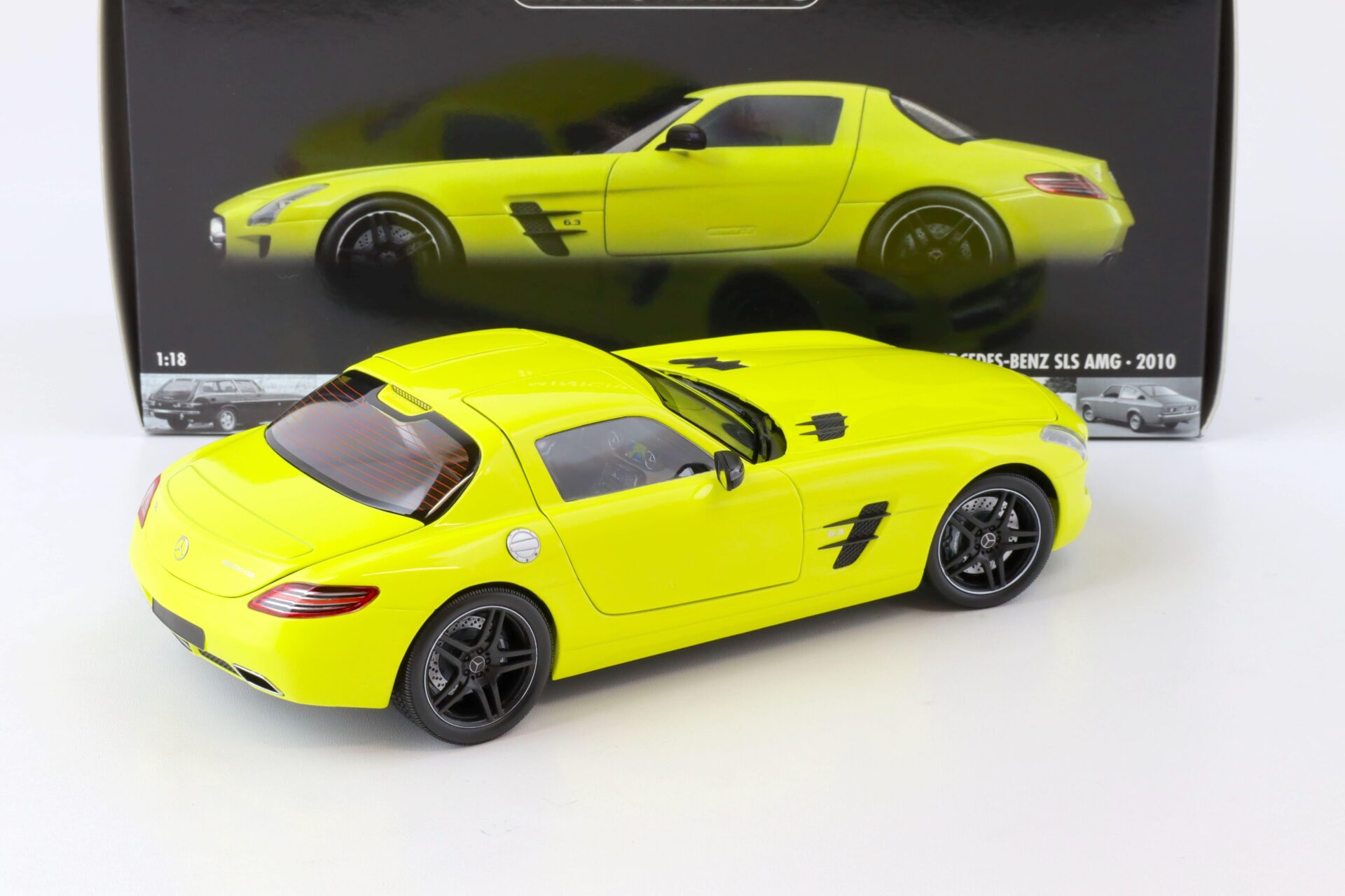 1:18 Minichamps Mercedes SLS AMG Coupe 2010 yellow