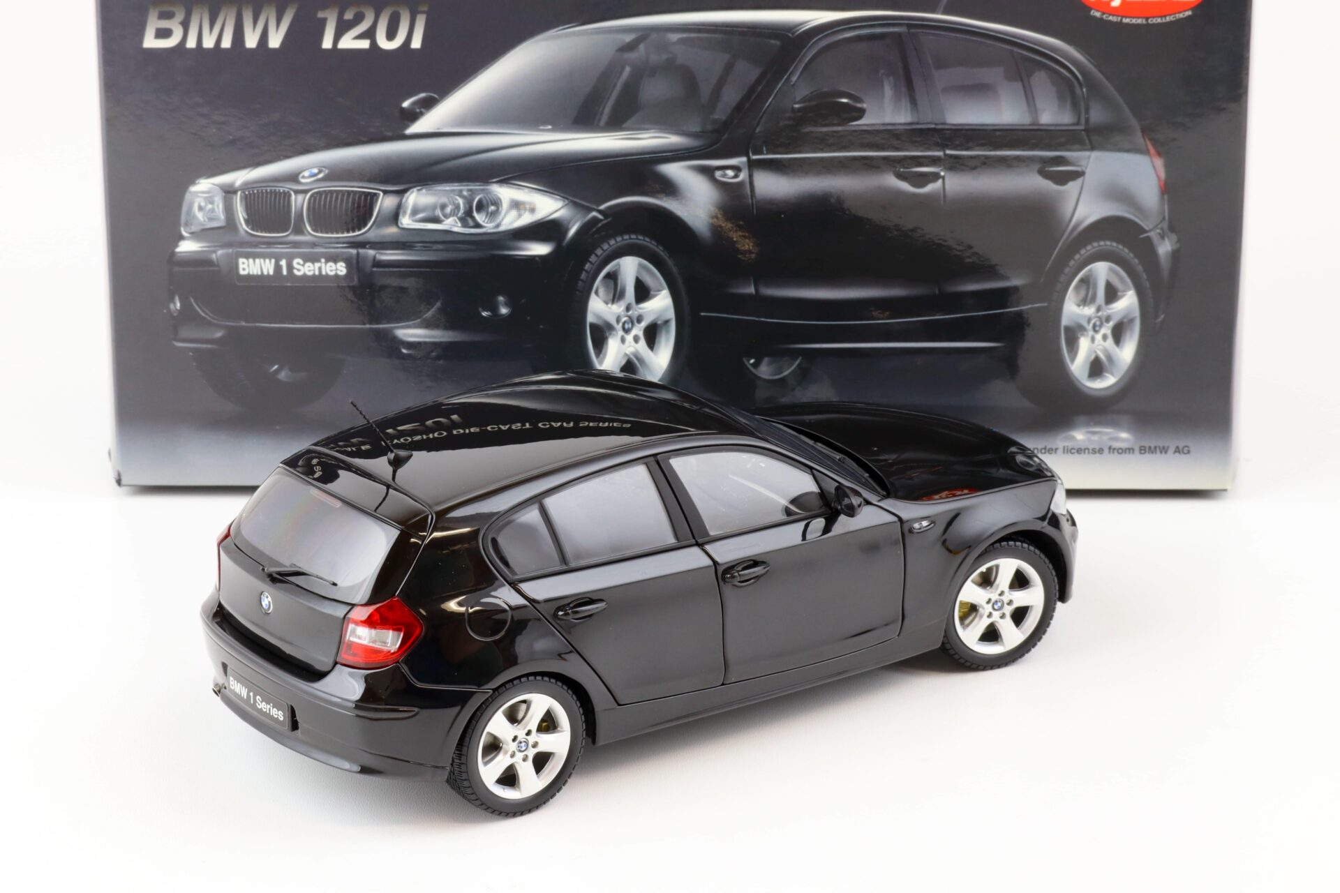 1:18 Kyosho BMW 120i 1er (E87) black 08721BK