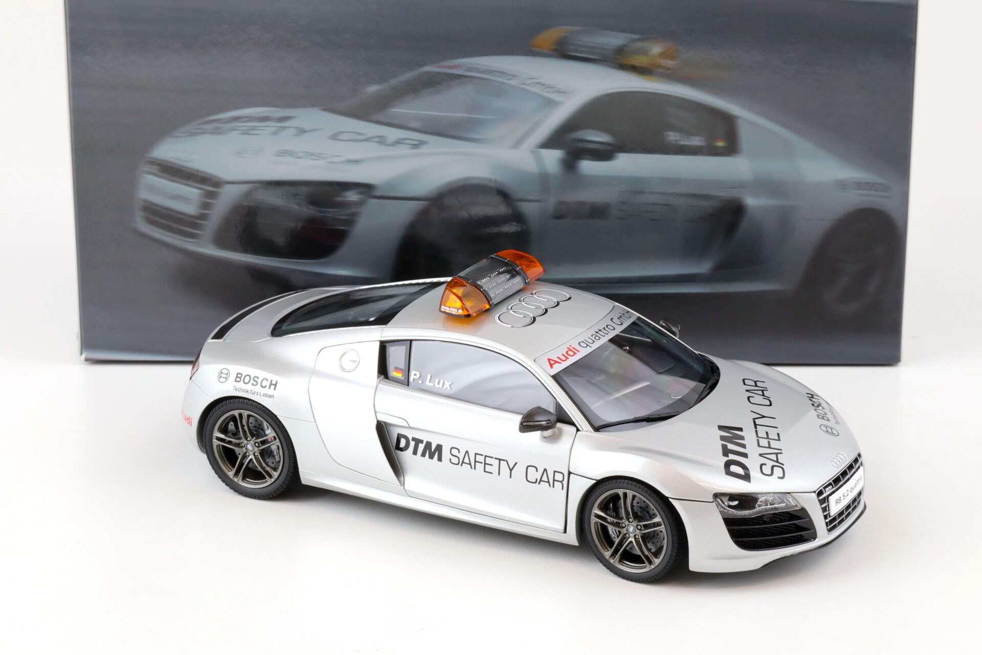 1:18 Kyosho Audi R8 5.2 DTM Safety Car 2010 silver 09216DTM
