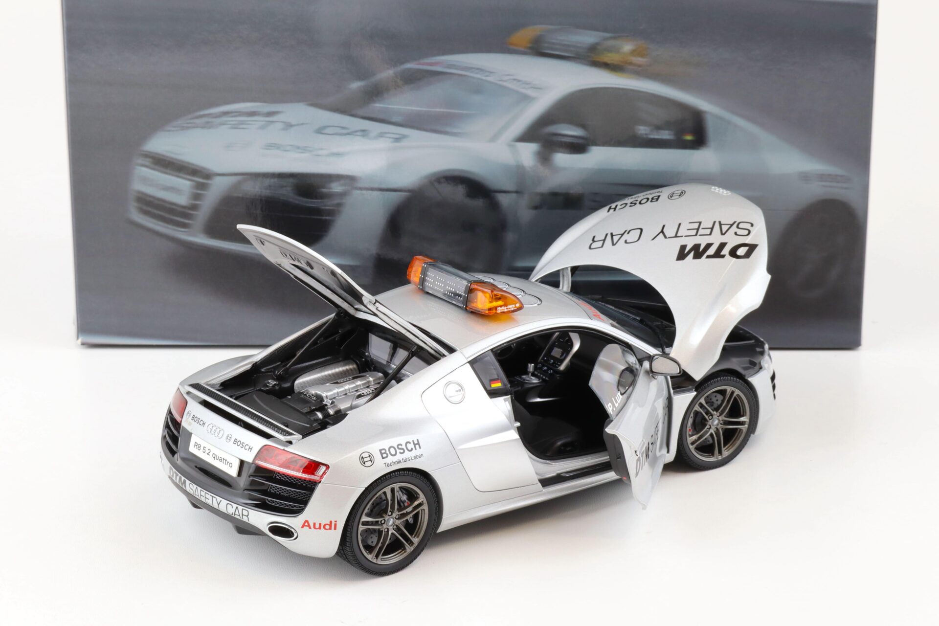 1:18 Kyosho Audi R8 5.2 DTM Safety Car 2010 silver 09216DTM