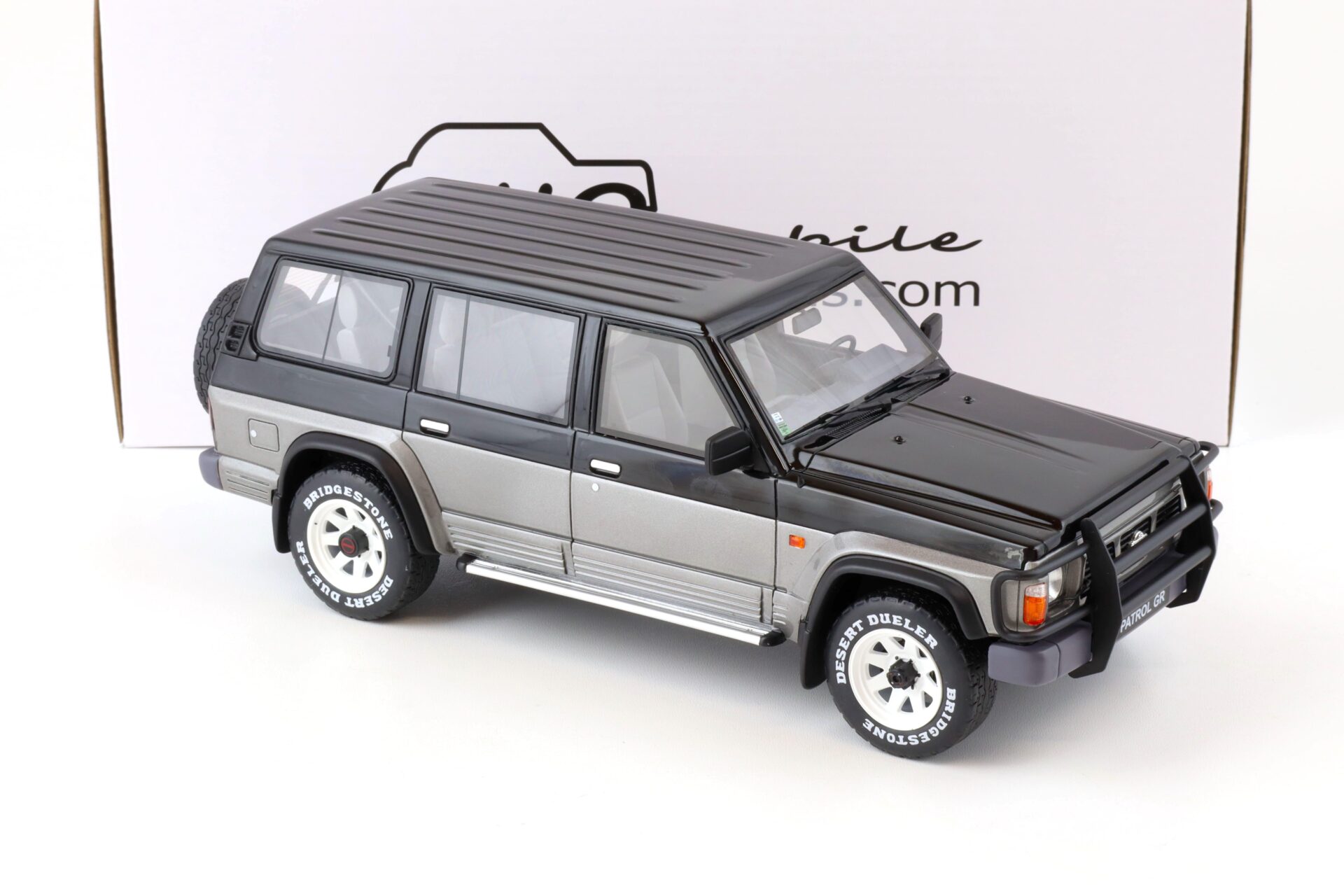 1:18 OTTO mobile OT993 Nissan Patrol GR Y60 grey/ black 1992