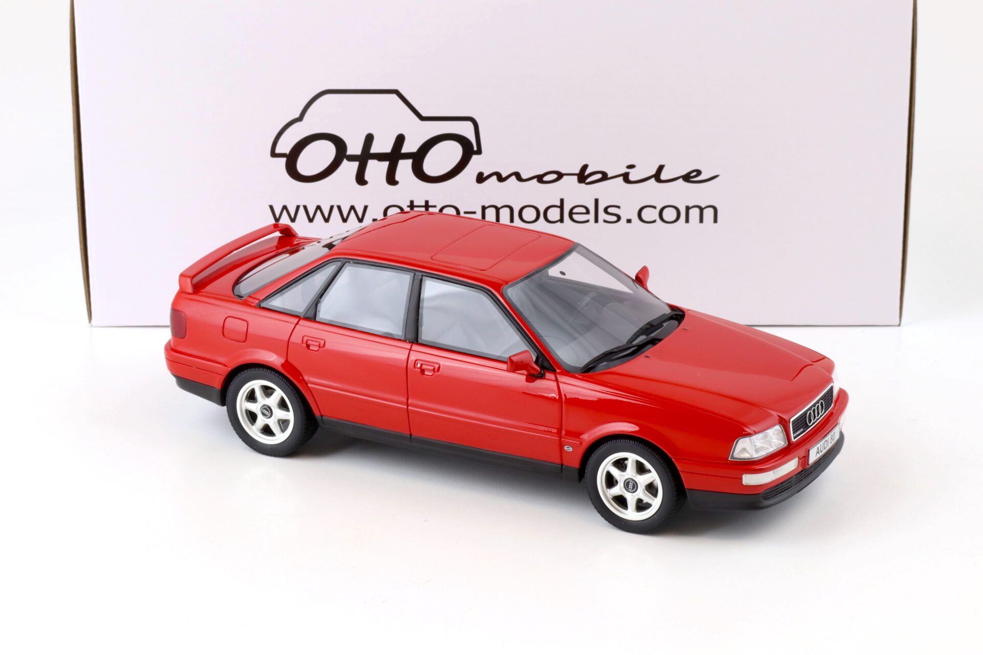 1:18 OTTO mobile OT355 Audi 80 Quattro Competition Limousine 1994 Laser red