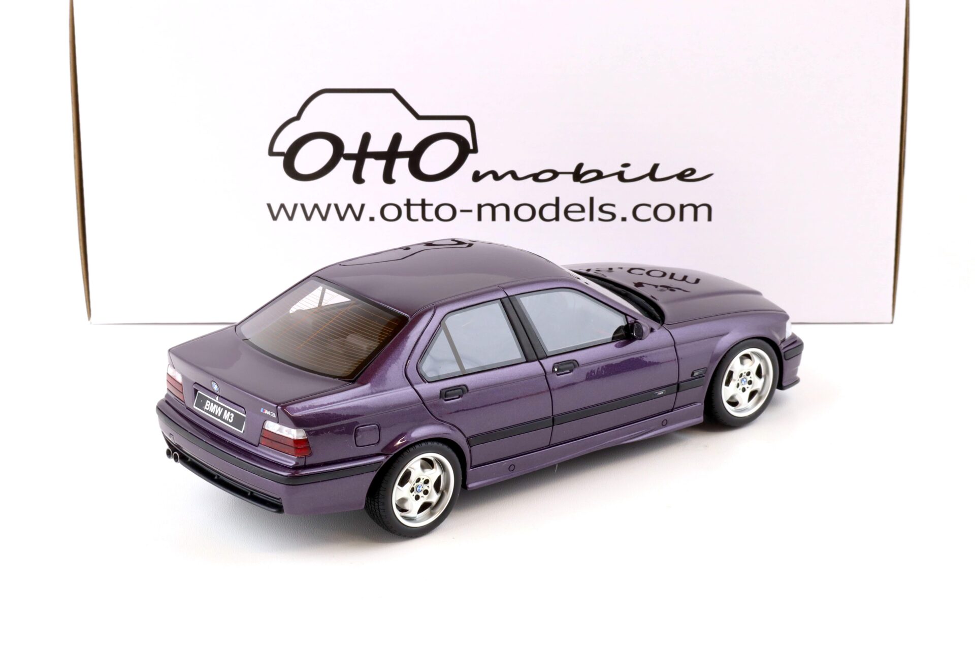 1:18 OTTO mobile OT307 BMW M3 (E36) Limousine violet metallic