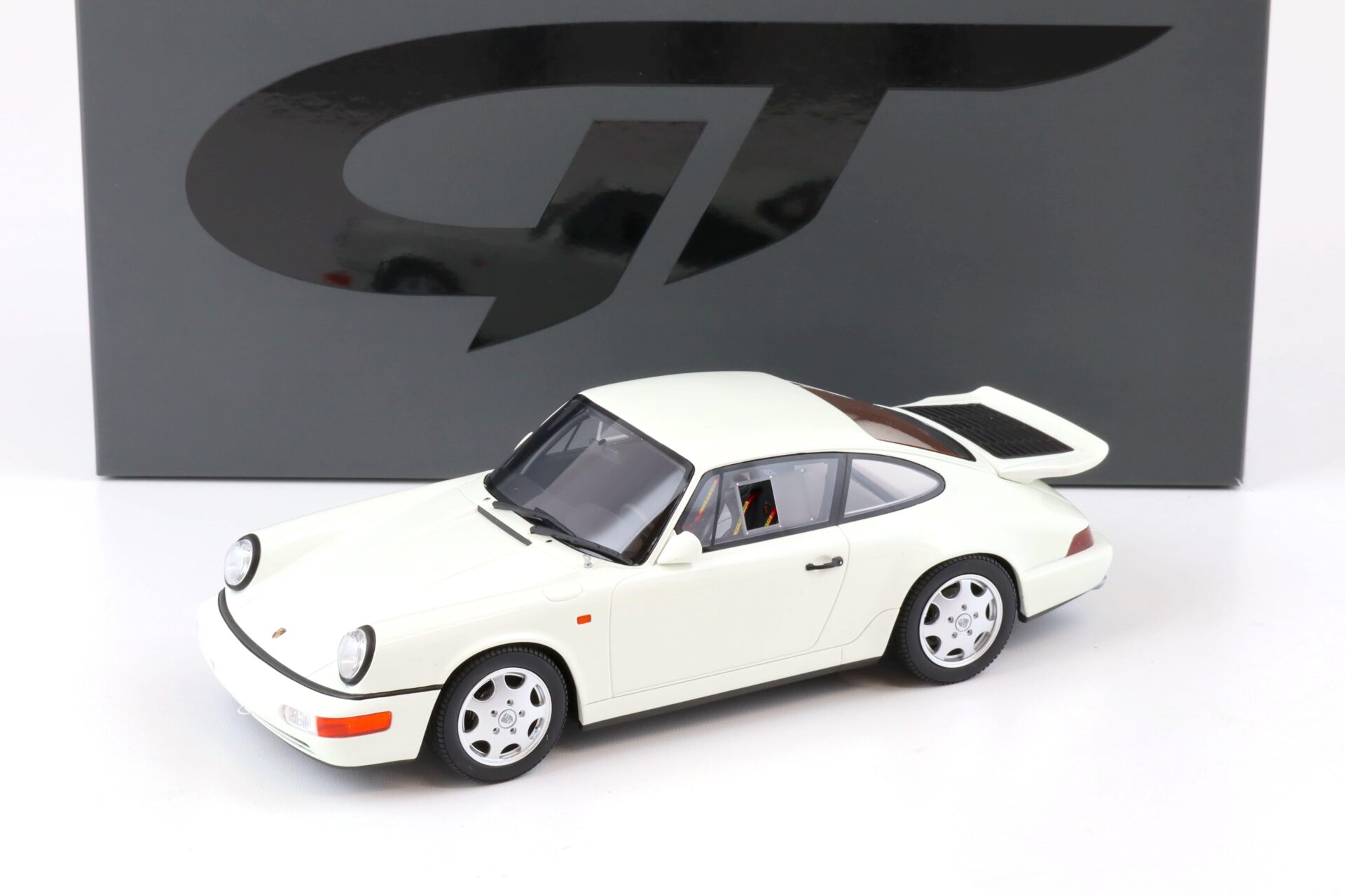 1:18 GT Spirit GT319 Porsche 911 (964) Carrera 4 Lightweight grand prix white