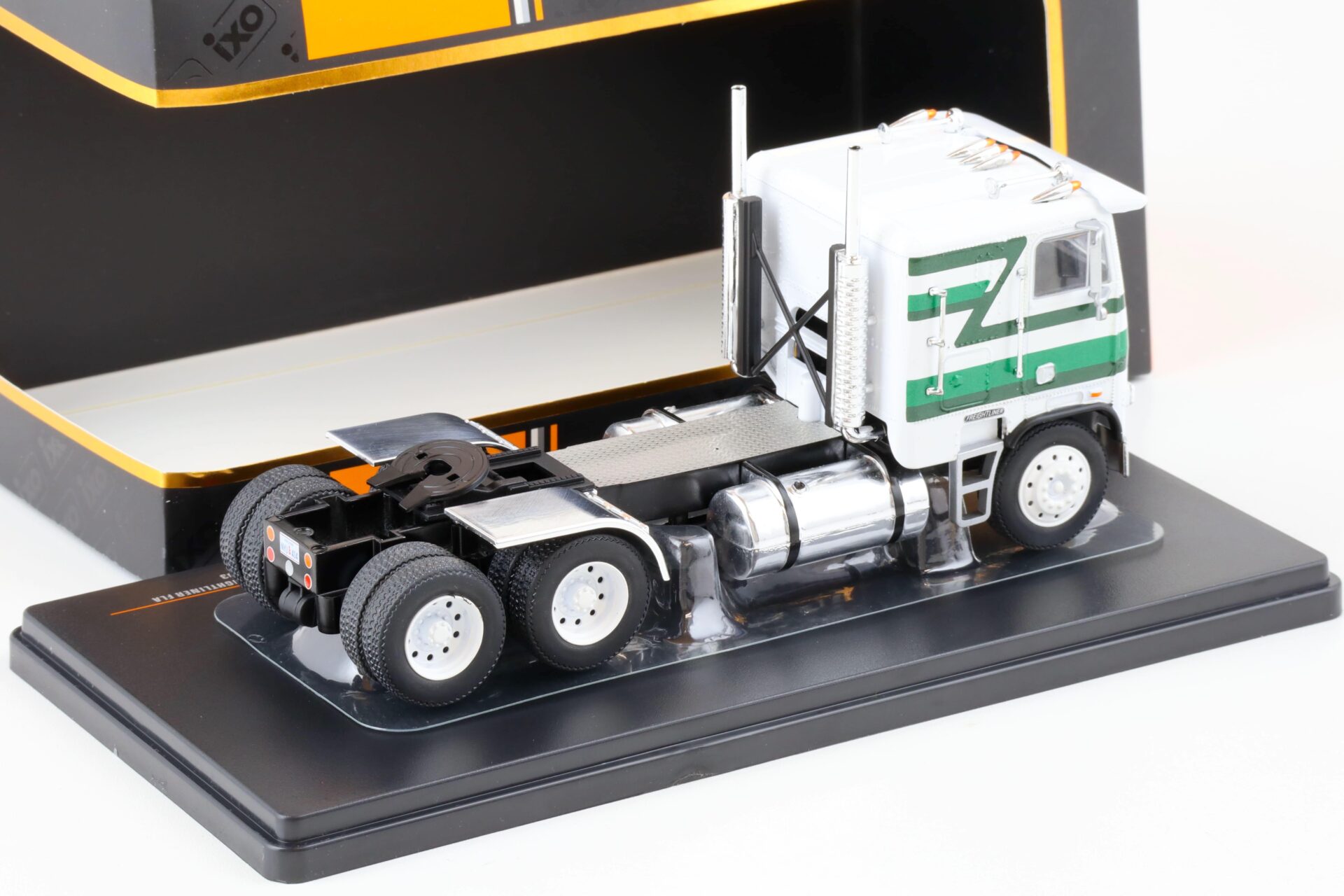 1:43 IXO Freightliner FLA SZM Truck 1993 white/ green